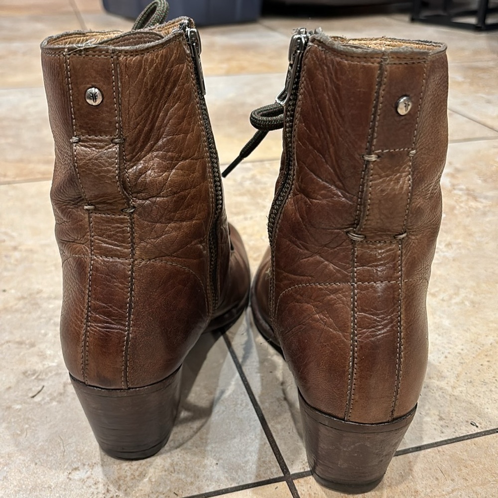 FRYE Zipper Up Soft Leather Bootie 2 inches Heels size 9 - Picture 5 of 14